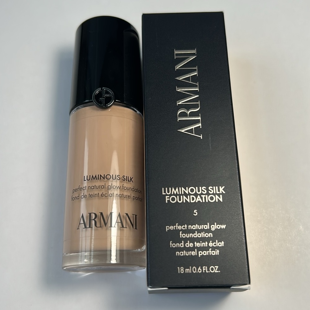 NWT🌷#5 - Armani Luminous Silk Natural Glow Blurring Foundation 24H Wear